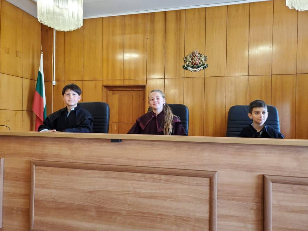 Окръжен съд – Бургас посрещна ученици от Основно училище „Братя Миладинови“