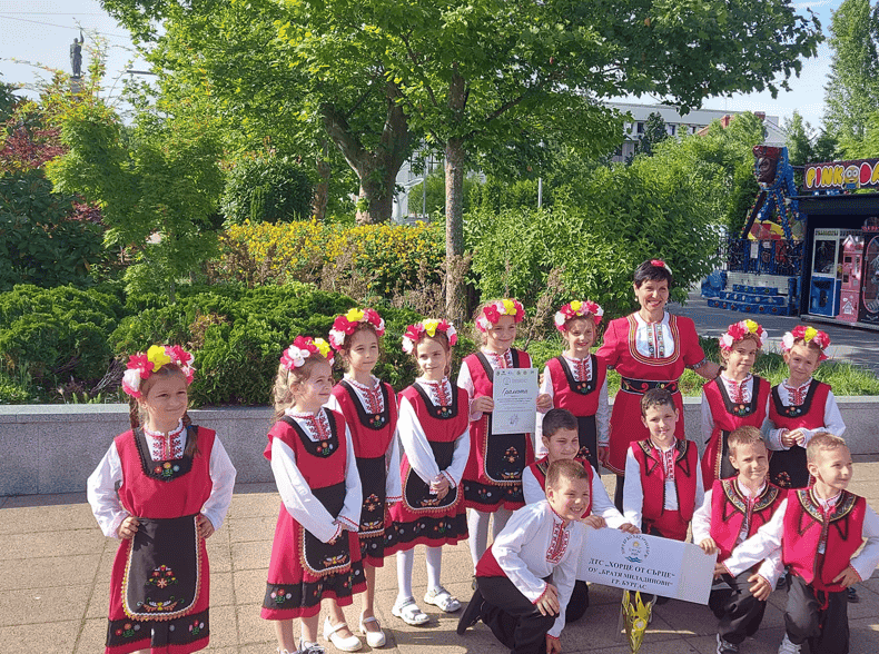 Участие във фолклорен фестивал „Хоро край лазурния бряг“, гр. Бургас